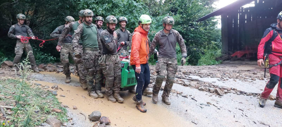 Slovenian Armed Forces provide assistance in the flooded areas.