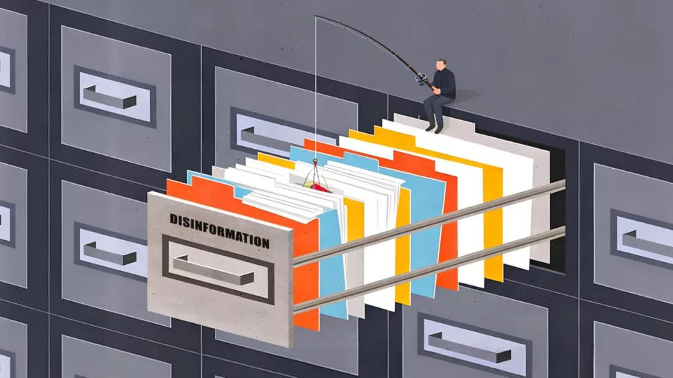 Ilustracija predala z mapami. Na predalu piše dezinformacije. Na vrhu predala majhen možic z ribiško palico lovi oziroma vleče posamezne mape