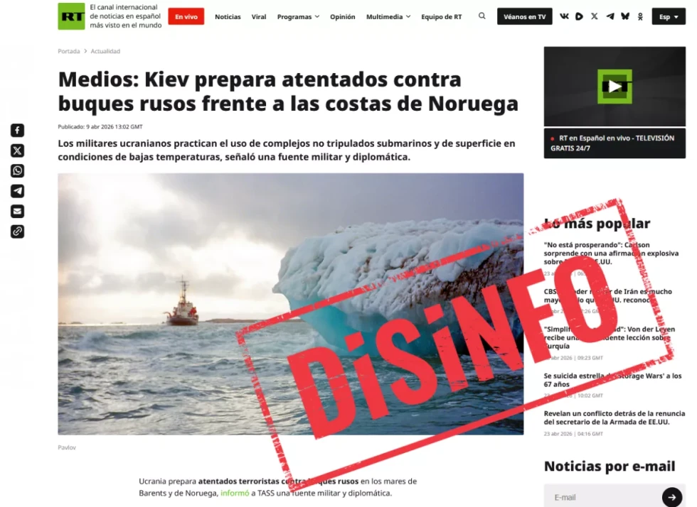 Posnetek zaslona članka na portalu RT v španščini o domnevnih ukrajinskih napadih na ruske ladje ob Norveški, čez katerega je velik rdeč napis DISINFO.
