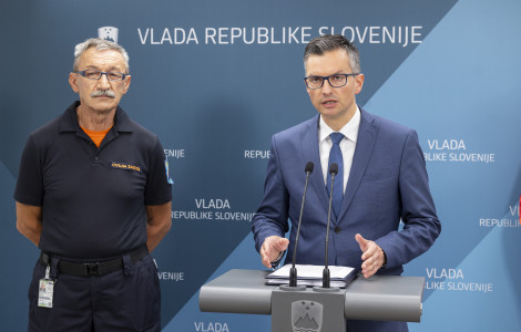 20230720 01257975 (Slovenian Minister of Defence Marjan Šarec and Commander of the Civil Protection of the Republic of Slovenia Srečko Šestan at the press conference after the government meeting)
