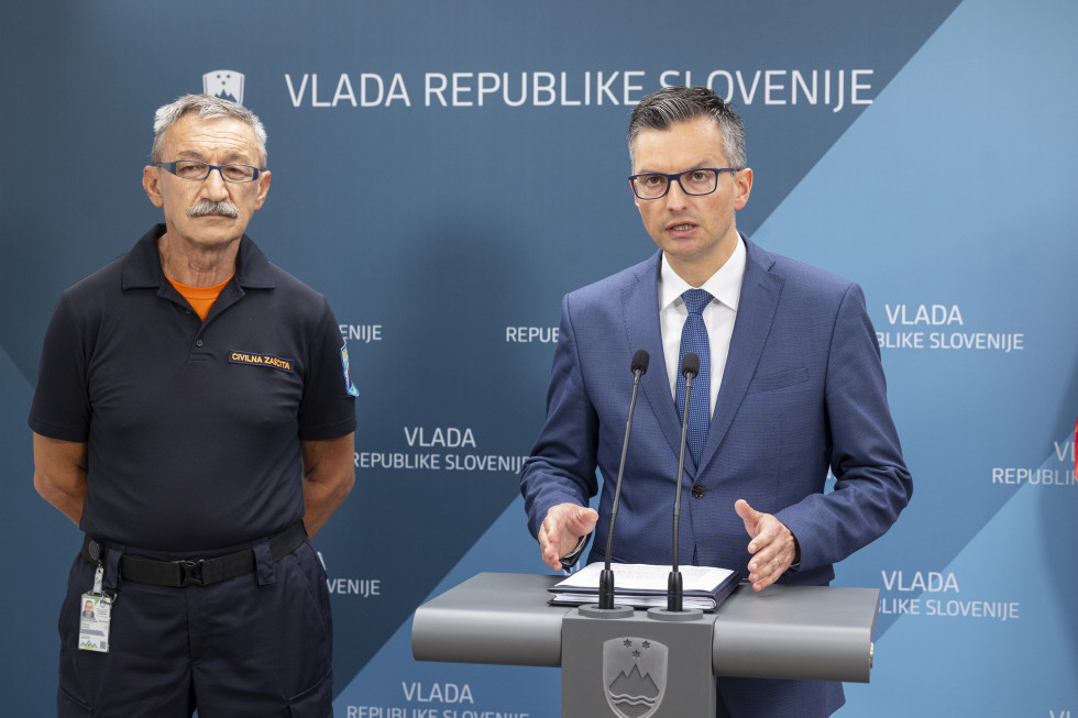 Slovenian Minister of Defence Marjan Šarec and Commander of the Civil Protection of the Republic of Slovenia Srečko Šestan at the press conference after the government meeting