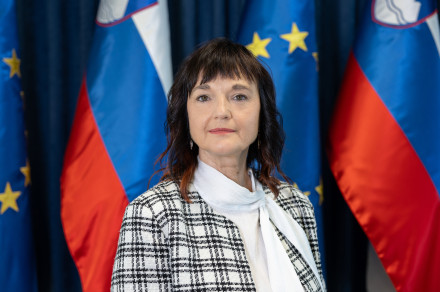 dr.  Metka Paragi