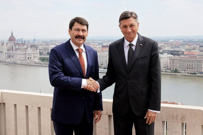 rokovanje obeh predsednikov, v ozadju Donava in Pešta