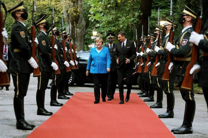 postroj v čast gospe Angeli Merkel