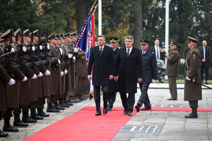 oba predsednika na vojaških časteh