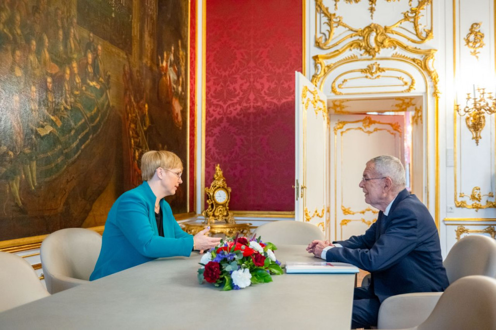 predsednika obeh držav med pogovorom v palači
