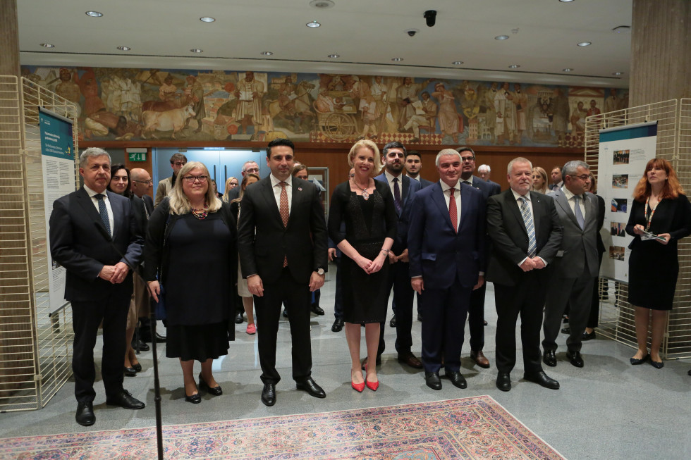 sprejem delegacije v državnem zboru - skupinska fotografija