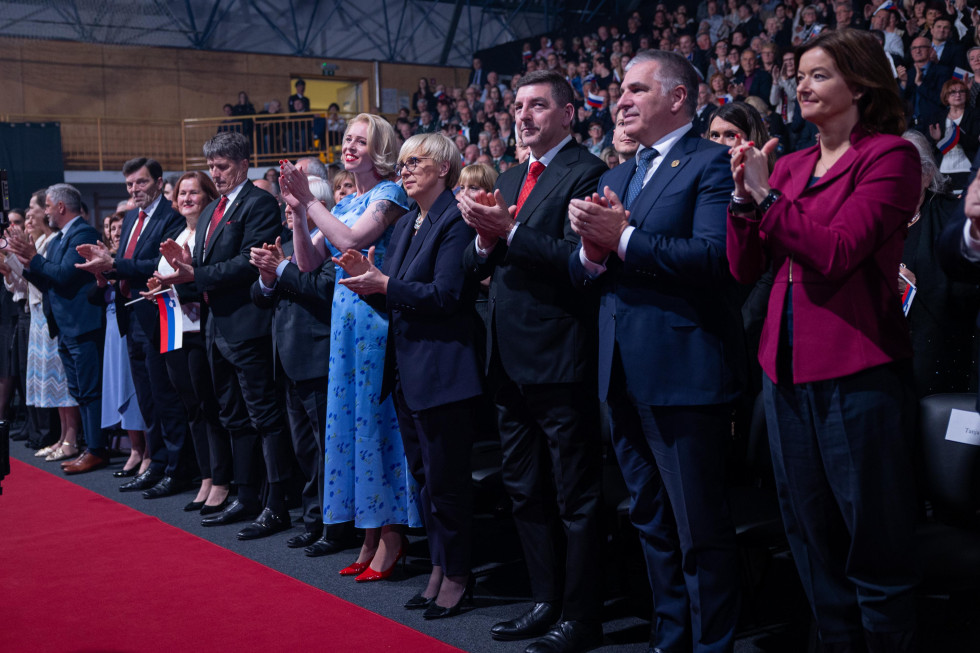 prva vrsta gostov v dvorani