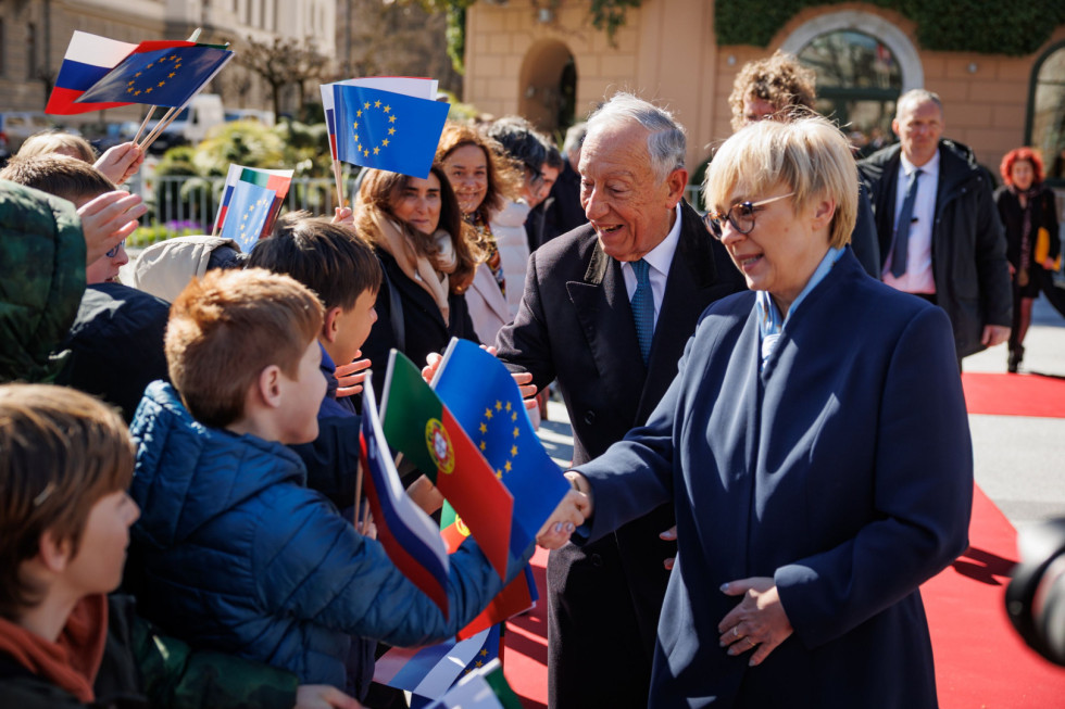oba predsednika z otroki na Kongresnem trgu