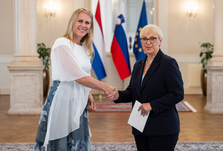 Novoimenovane veleposlanice predsednici republike predale poverilna pisma