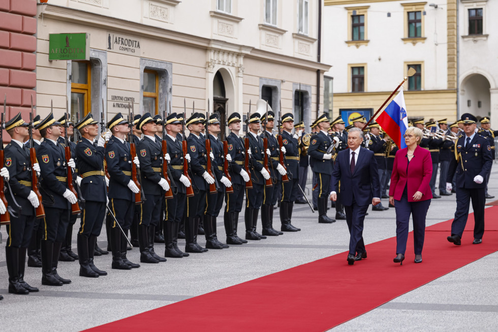 sprejem z vojaškimi častmi na Kongresnem trgu