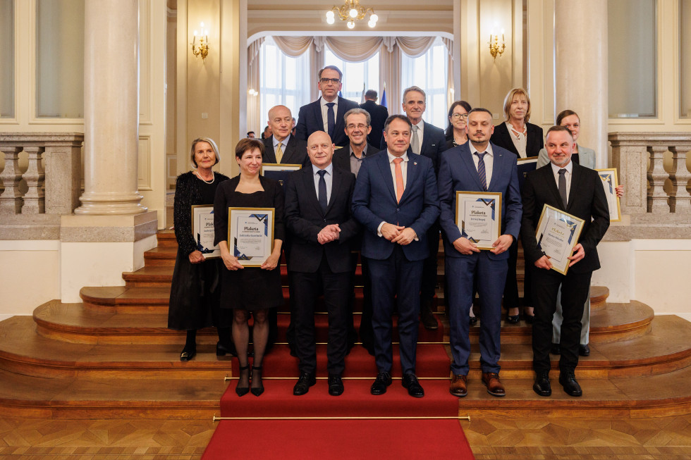 Enajst javnih uslužbencev, ki so prejeli nagrade