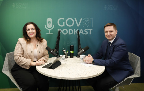 AZC2067 (A woman and a man are sitting at a table, and behind them is the sign GOVSI Podcast.)