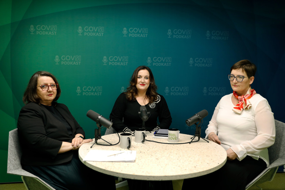 Mojca Ramšak Pešec, Petra Bezjak Cirman and Irena Ilešič Čujovič sitting at a table with microphones.