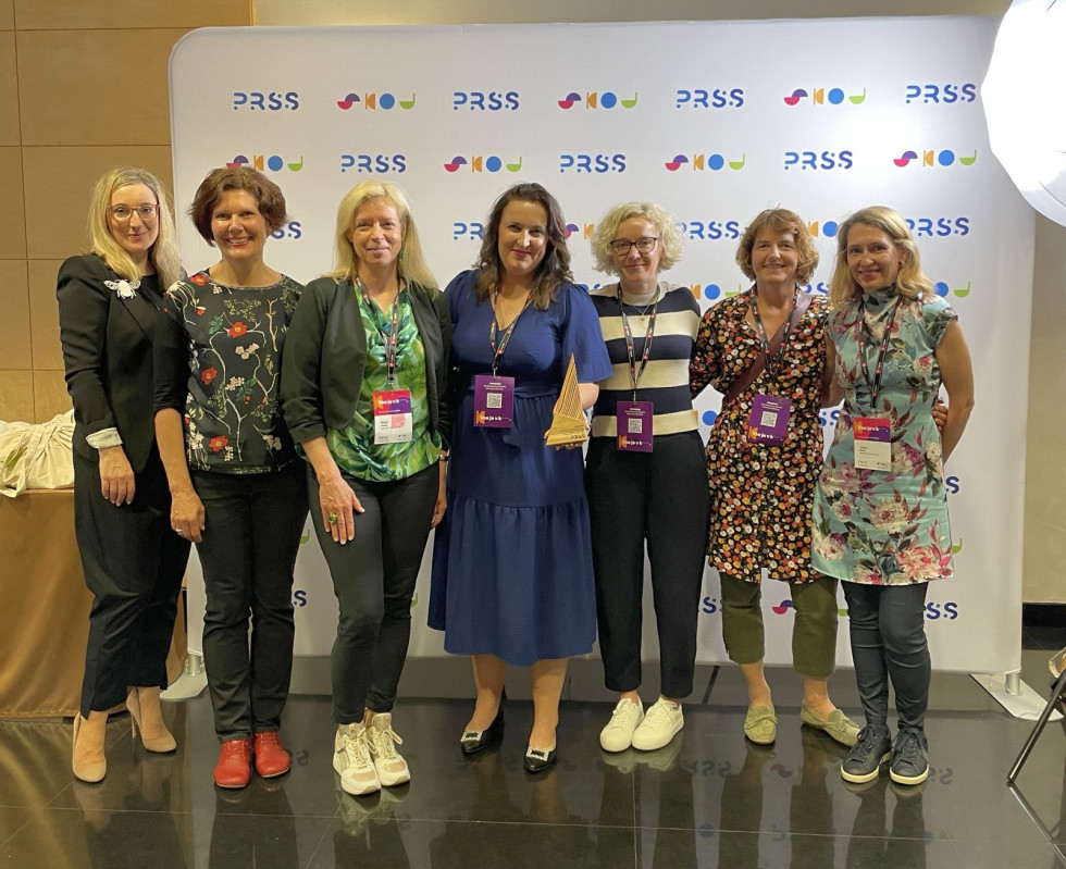 Ukom representatives with director Petra Bezjak Cirman, holding the award in her hands
