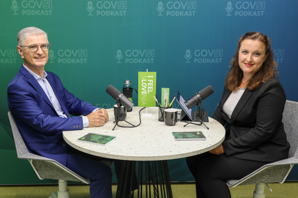 Franjo Bobinac and Petra Bezjak Cirman are sitting at a round table with microphones.