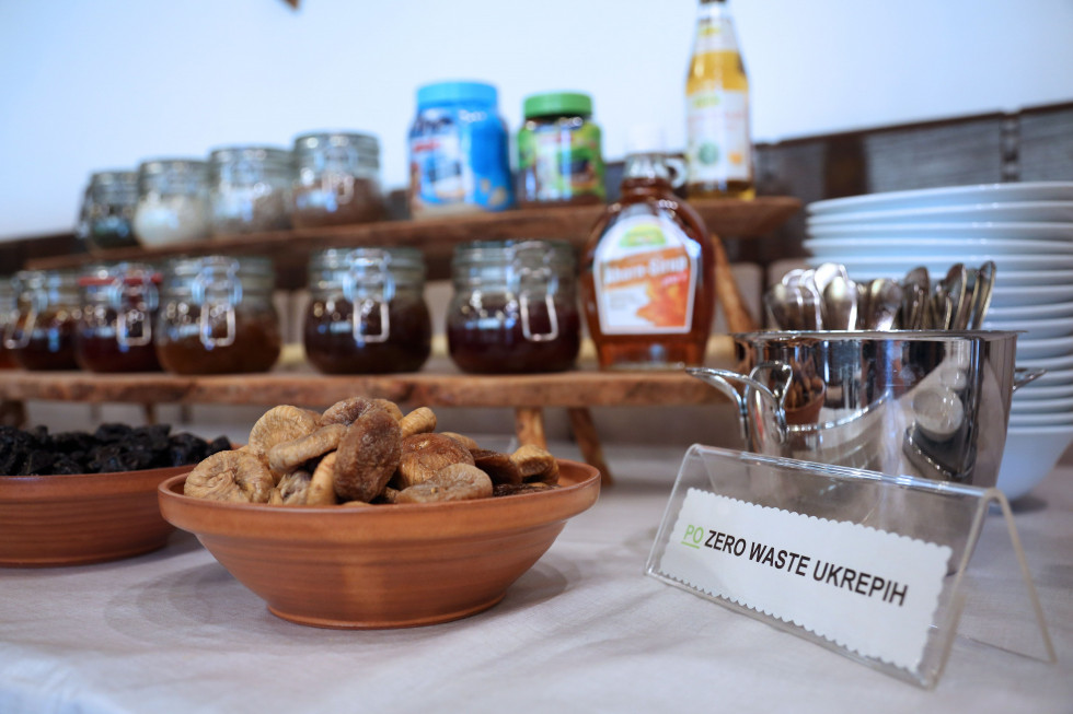 Food in glass jars and in a bowl.