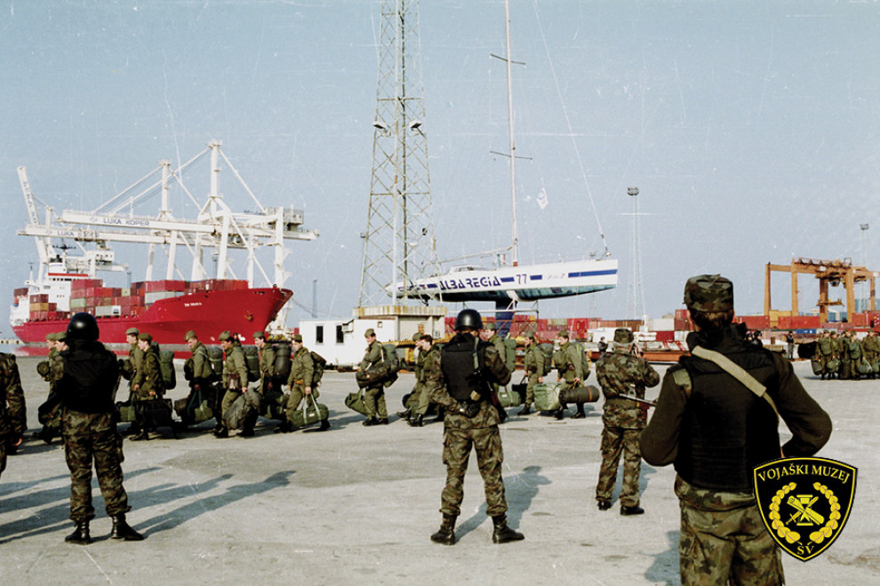 The port of Koper, the soldiers walk in line, the soldiers of the TO are watching them.