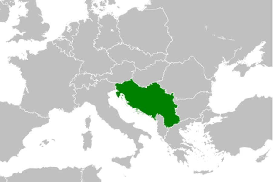 Zemljevid Evrope v sivi barvi, Jugoslavija je izpostavljena z zeleno barvo.