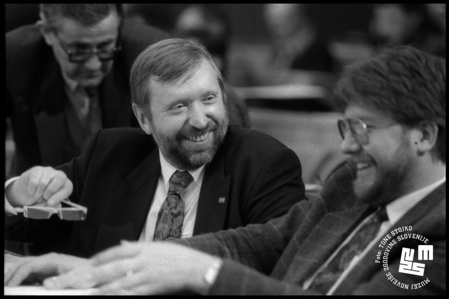 Dimitrij Rupel and Igor Bavčar sit and talk in the National Assembly.