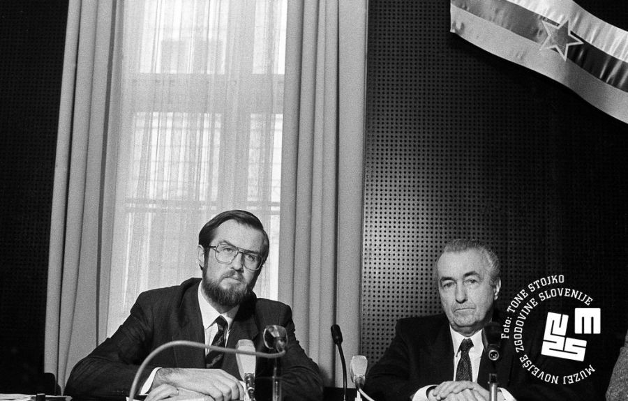 Lojze Peterle and Ante Marković sit at the desk.
