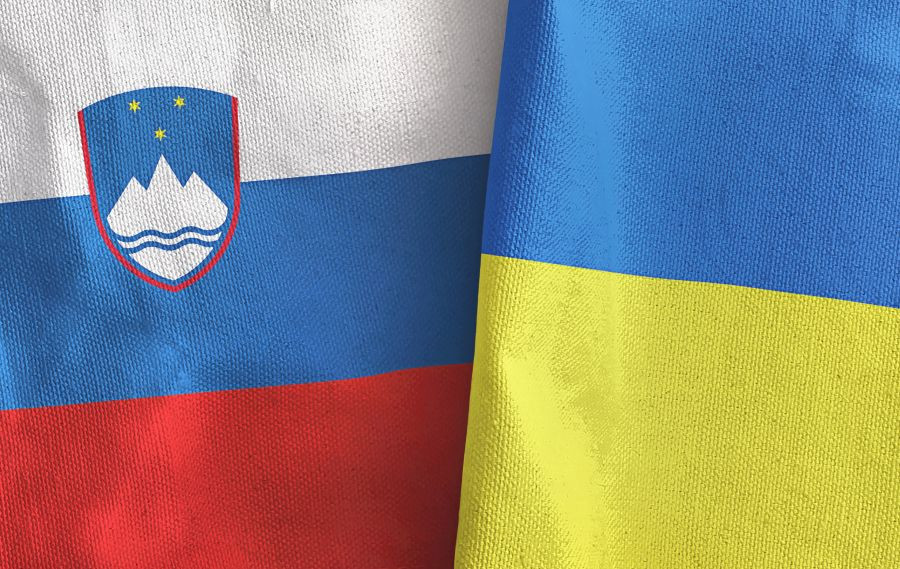 Slovenska in ukrajinska zastava.