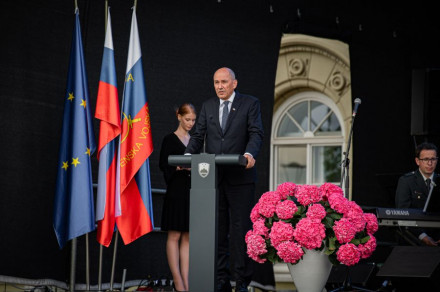 Janez Janša speaks behind the speaker's desk.