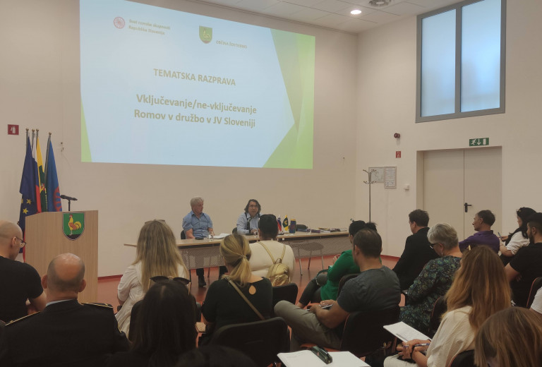 Razprava o vključevanju Romov v družbo v jugovzhodni Sloveniji 