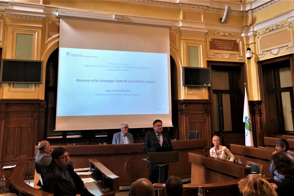 Župan Ljubljane Zoran Janković govori na konferenci v dvorani Mestne občine Ljubljana