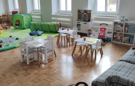 Slavina igralnica (prostor z igračami, mizicami, igralnica za otroke)