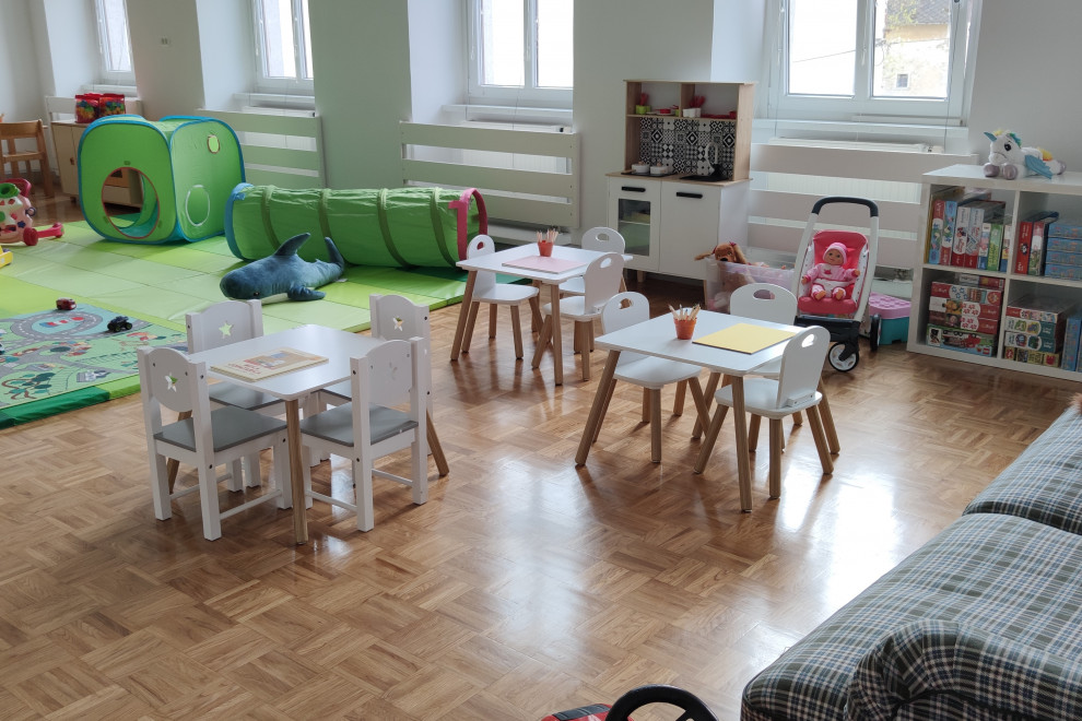 prostor z igračami, mizicami, igralnica za otroke