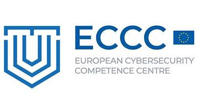 Logotip Evropskega centra za kibernetsko varnost v obliki navzdol obrnjene velike črke E zgoraj in treh navzgor obrnjenih črk C spodaj