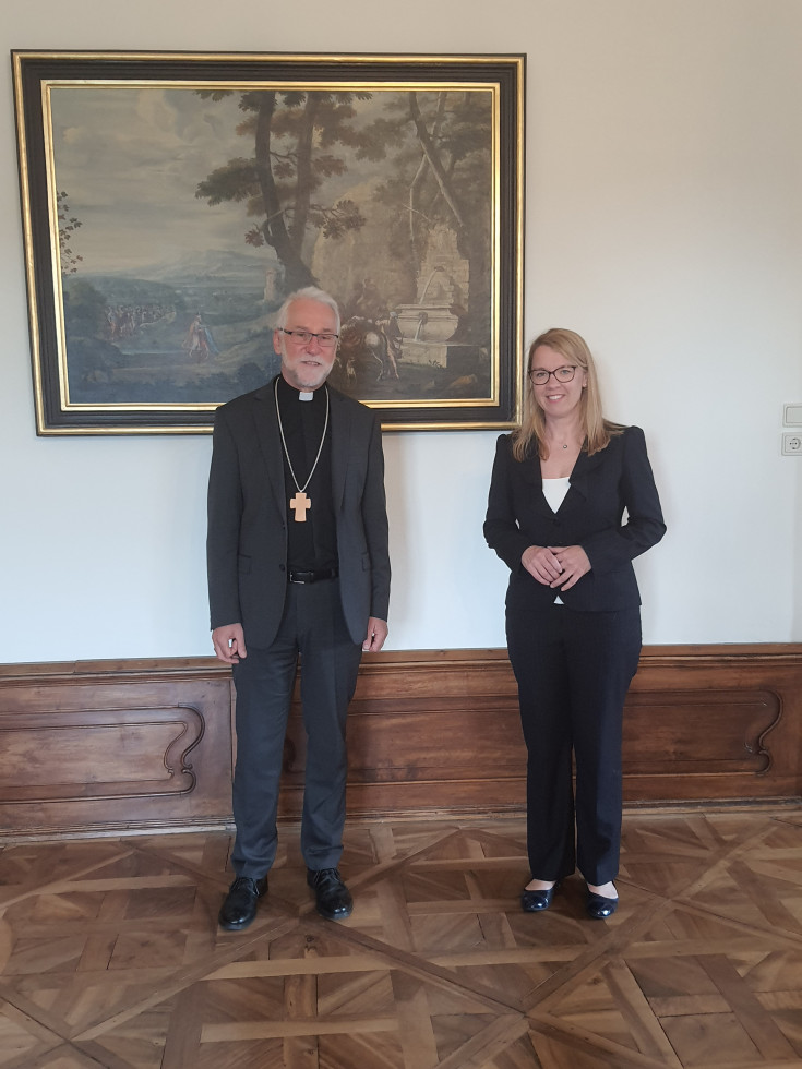 Ministrica dr. Jaklitsch in škof msgr. dr. Marketz