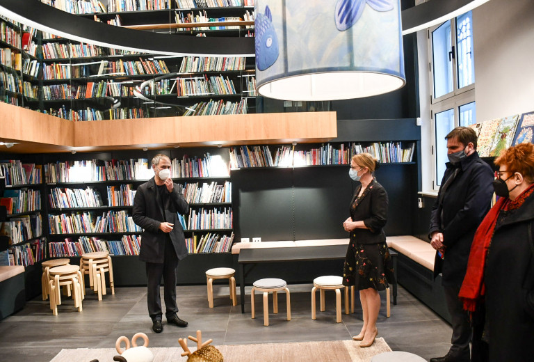 Ministrica dr. Jaklitsch na odprtju Feiglove knjižnice v Gorici