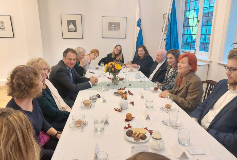 Minister Arčon o povratništvo s slovensko skupnostjo v Londonu
