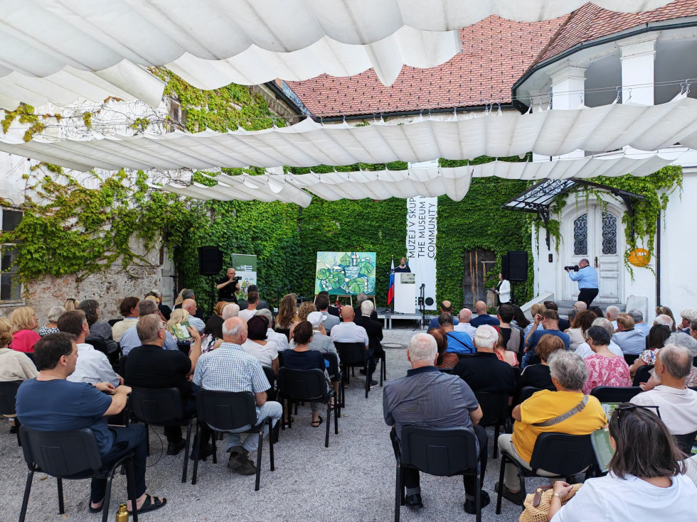 Udeleženci in oder.