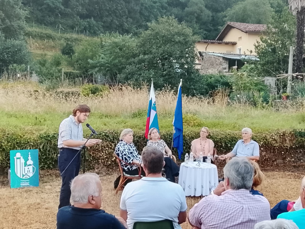 Udeleženci pogovora.