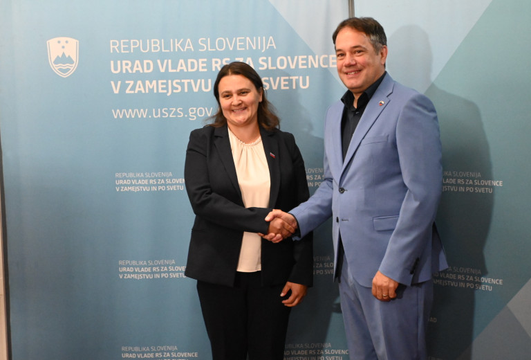Ministrica Suzana Lep Šimenko prevzela posle od nekdanjega ministra Mateja Arčona