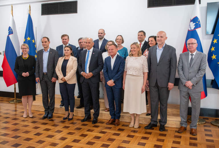 Slovenci po svetu s premierjem in ministri na seji Sveta vlade za Slovence po svetu